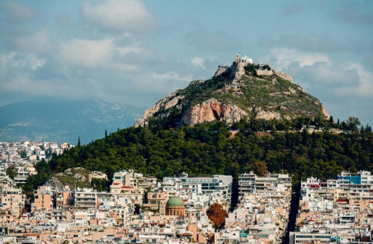 Alimos to Athens City Center Taxi: Quick Transfers & Tips