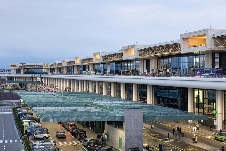 Milan Airport Malpensa to Appiano Gentile: Best Taxi Transfers