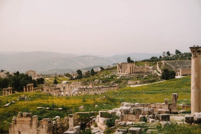 Attractions, Hotels & Scenic Stops Attractions, Hotels & Scenic Stops