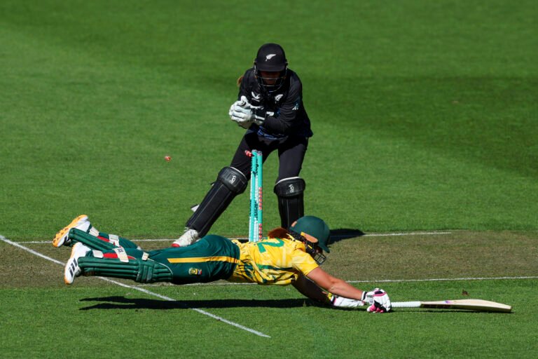 Devine and Jess Kerr lead White Ferns to unassailable T20I series lead – South Africa Sports News and Blog Site Devine and Jess Kerr lead White Ferns to unassailable T20I series lead - South Africa Sports News and Blog Site